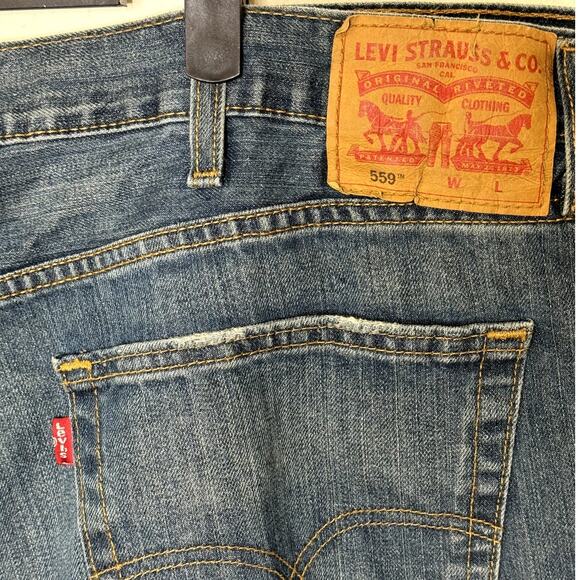 Levi Mens Faded Blue classic fit jeans big and tall waist 48" and inseam 32" - Picture 3 of 9